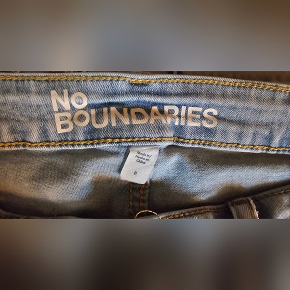 No Boundaries High Rise Cropped Flare Jeans Light Wash - Size 8 - Picture 3 of 3